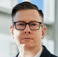 Portret van Alexander Hughes, directielid en CEO van een cryptohandelsbedrijf